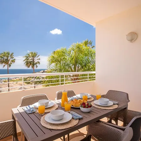 Yellow Ocean View, Porto De Mos Vr38 *