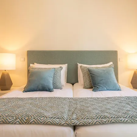 Yellow Ocean View, Porto De Mos Vr38 Lagos