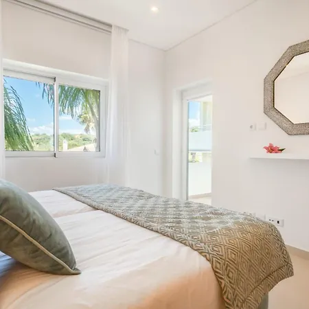 Daire Yellow Ocean View, Porto De Mos Vr38 *