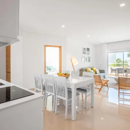 Yellow Ocean View, Porto De Mos Vr38 *