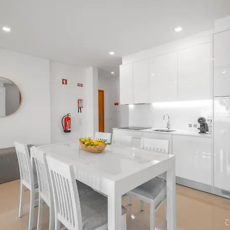 Yellow Ocean View, Porto De Mos Vr38 * Lagos