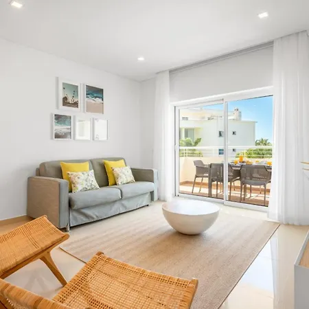 Yellow Ocean View, Porto De Mos Vr38 Апартаменты *
