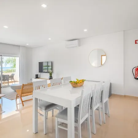 Yellow Ocean View, Porto De Mos Vr38 *